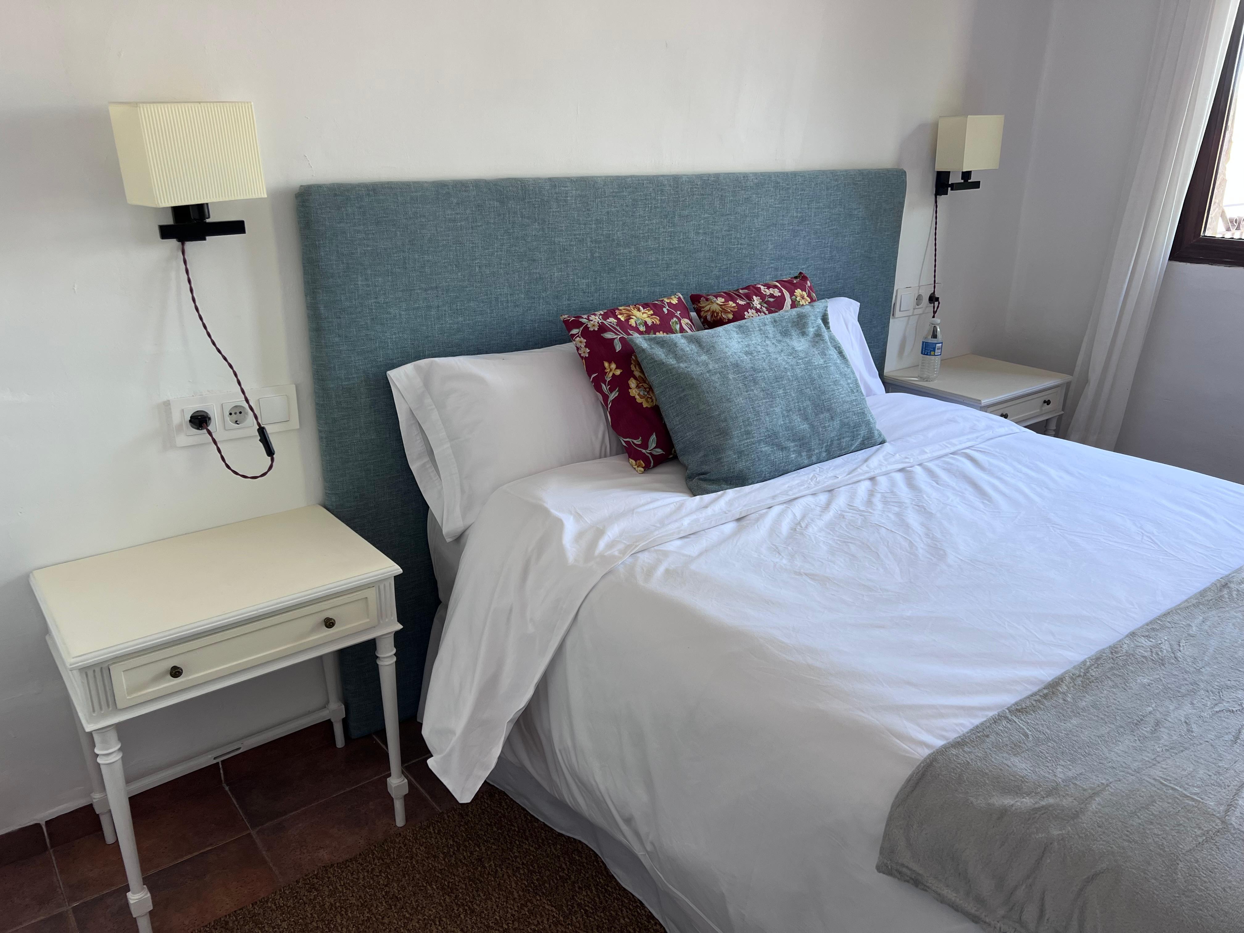 Habitación doble con cama de matrimonio en El Señorío de Valdepusa